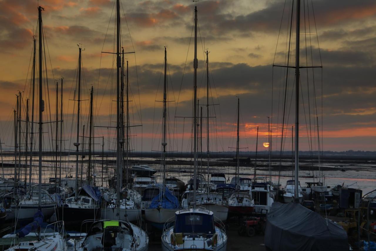 The Victory At Mersea Вест-Мерсі Екстер'єр фото